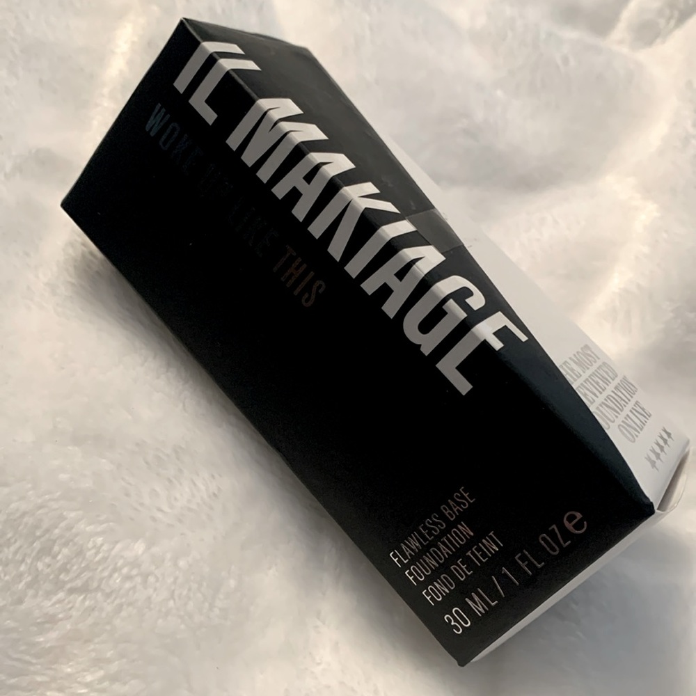 IL Makiage 035 Woke up Like This Flawless Foundation